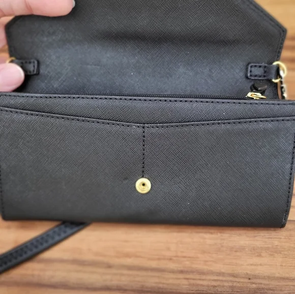 Victoria's Secret Black Crossbody w/Black Leather & Silver Chain Straps, EUC - Picture 4 of 7